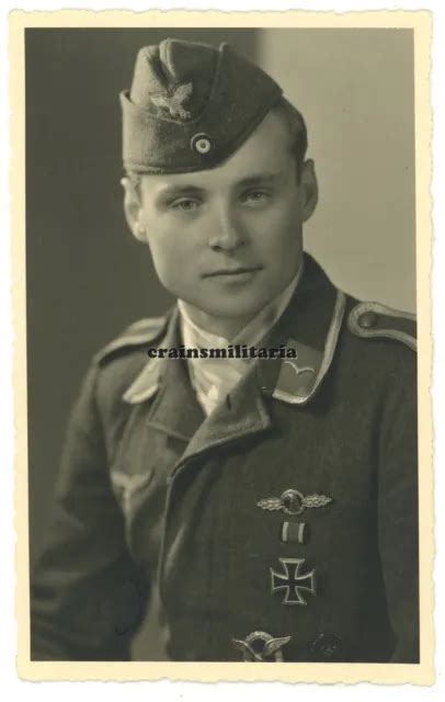 ORIG FOTO AK Portrait Luftwaffe Pilot mit viele Orden in FLÖHA Sachsen