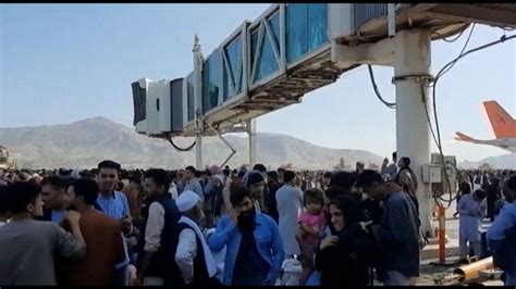 Chaos Und Tote Am Flughafen In Kabul Video Dailymotion