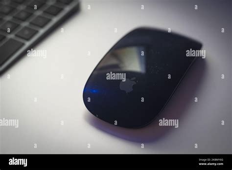 Black apple magic mouse hi-res stock photography and images - Alamy