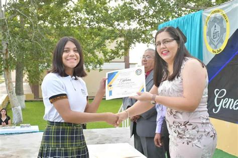 Celebra Secundaria Técnica 90 graduación con la presencia de Pily