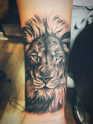 12+ Realistic Lion Eyes Tattoo Designs | PetPress