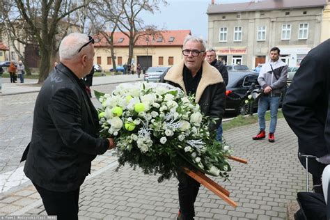 Pogrzeb Krzysztofa Respondka Wzruszaj Ce Sceny Kto Si Pojawi