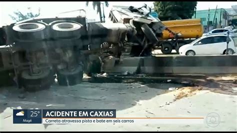 Vídeo Carreta Atravessa Pista Da Rodovia Washington Luís E Bate Em