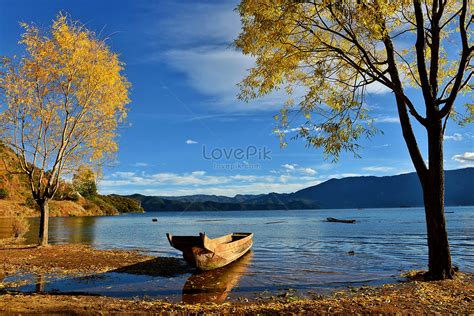 Boat In Lugu Lake Picture And HD Photos | Free Download On Lovepik