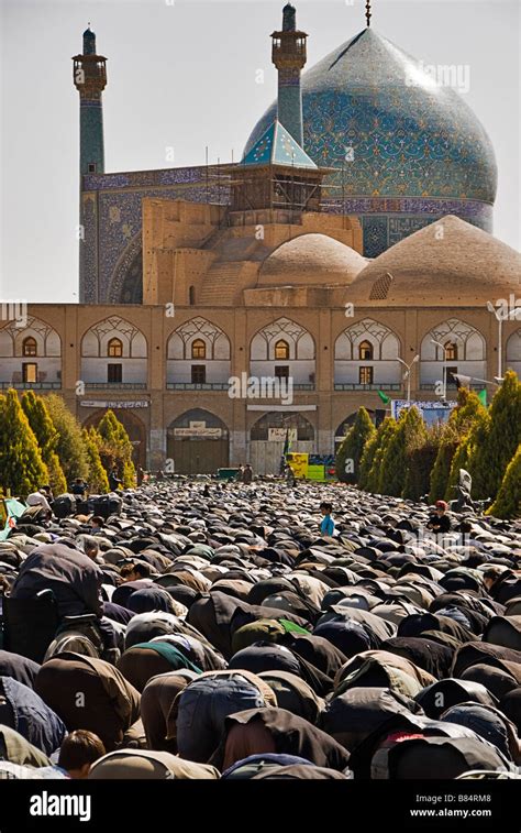 Iran Mosque Muslim Pray Hi Res Stock Photography And Images Alamy