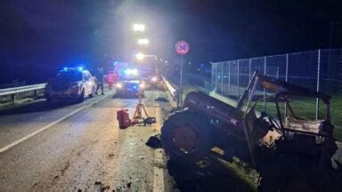 Violento Schianto Tra Un Trattore E Due Auto Persone Soccorse Una