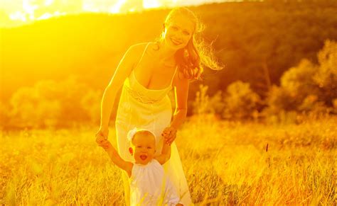 Fondos De Pantalla Luz De Sol Comida Mujer Campo Fotografía Amarillo Mañana Sol Bebé