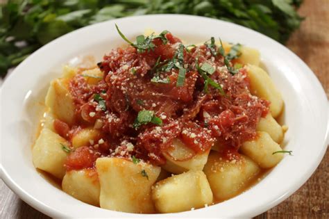 Receita de Nhoque de Mandioca Carne seca uma delícia para servir