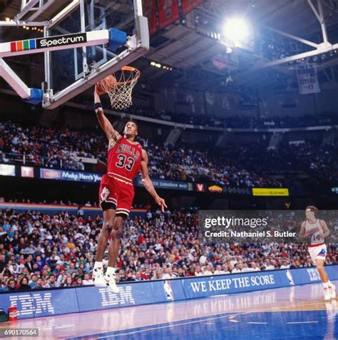 Scottie Pippen Dunk Photos and Premium High Res Pictures - Getty Images