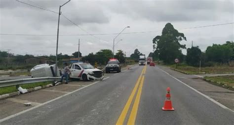 Acidente Envolvendo Ambulância E Caminhão é Registrado Pela Prf Na Br