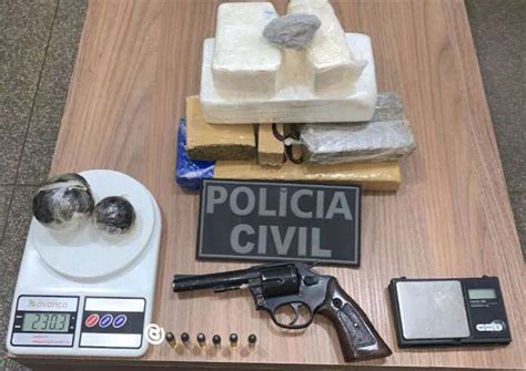 Traficante Preso Em Boca De Fumo Arma Muni Es E Mil Reais Em