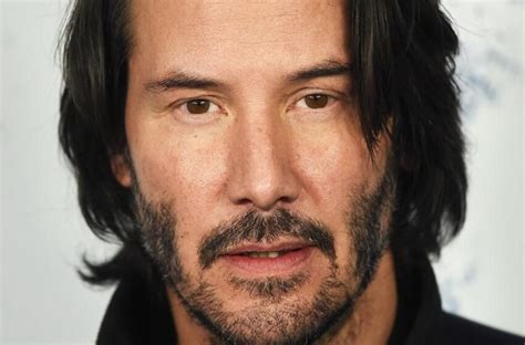 Keanu Reeves Present En Sociedad A Su Novia Completamente Canosa En Un