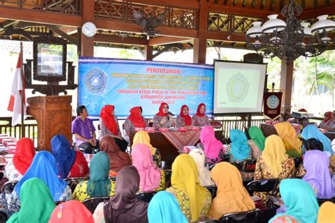 TIM PENGGERAK PKK ADAKAN PENYULUHAN PEMANFAATAN LAHAN PEKARANGAN