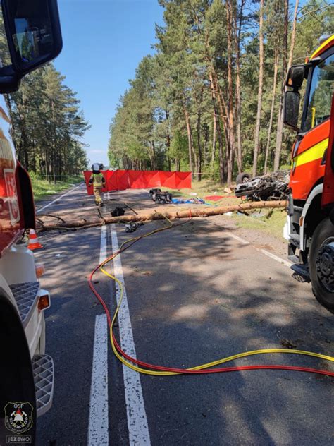 Tragedia na drodze Nie żyje jedna osoba FOTO xlomza pl