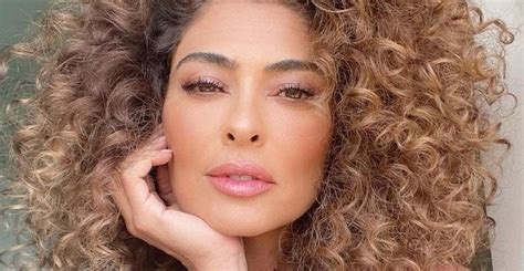 Juliana Paes ostenta barriga trincada em biquíni diferentão e deixa web