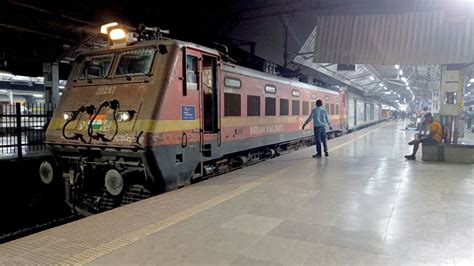 Mumbai Csmt Madgaon Jan Shatabdi Express Departing From Dadar