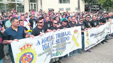 Policías y guardias quieren cobrar igual que los Mossos