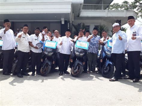 Senyum Bahagia Kades Di Tanjabbar Terima Bantuan Motor Dinas Dari