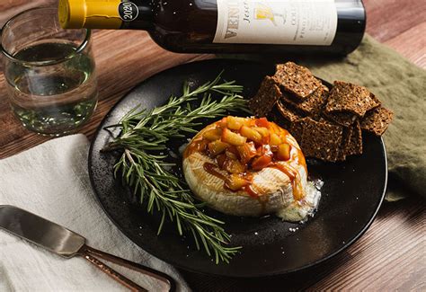 Baked Brie With Apples And Salted Caramel Heinen S Grocery Store