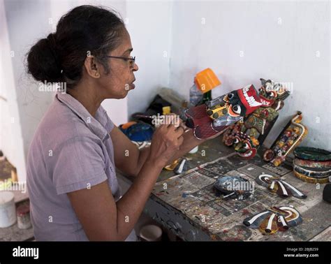 dh Ariyapala Museo de la Máscara AMBALANGODA SRI LANKA trabajadora de