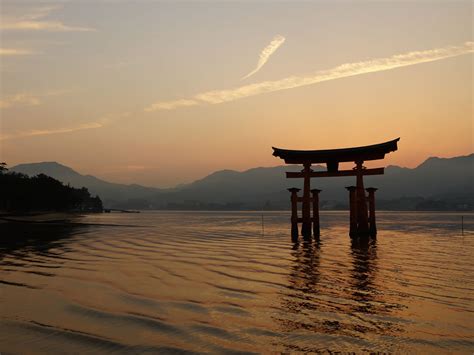 Ituskushima Shrine Official Website