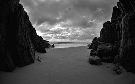 Black And White Beach Wallpapers Top Free Black And White Beach Backgrounds Wallpaperaccess