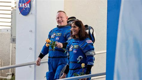 Nasas Sunita Williams Barry Wilmore Face Hour Oxygen Limit On