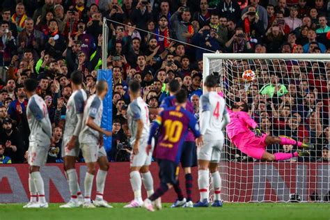 BARCELONA, SPAIN - MAY 01: Lionel Messi of FC Barcelona scores a goal ...