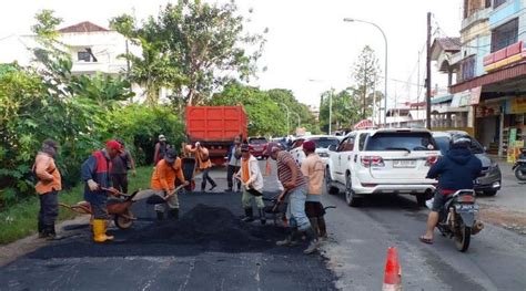 Pemkot Batam Gerak Cepat Perbaiki Jalan Berlubang Di Sejumlah Titik