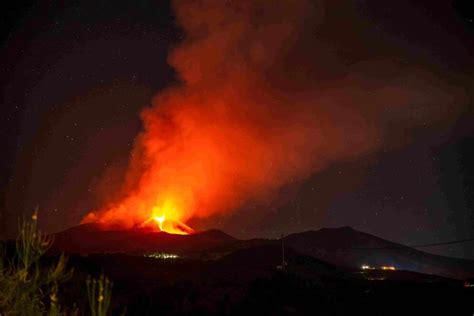 Eruzione Dell Etna A Catania