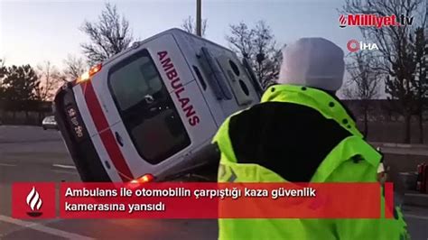 Ambulans ile otomobilin çarpıştığı kaza güvenlik kamerasına yansıdı