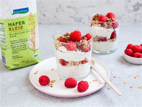 Himbeeren Quark Trifle Mit Haferkleie Crunchys Rezept Eat Smarter