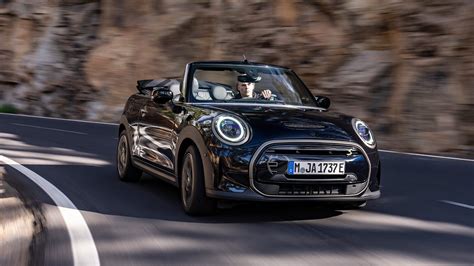 Mini Is Making the Only Convertible EV You Can Buy Today