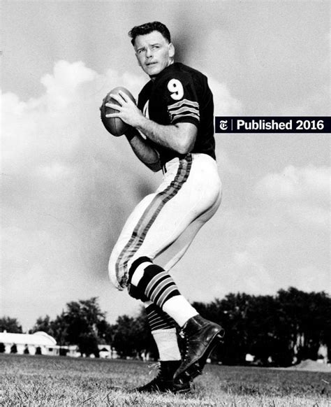 Bill Wade, Star Quarterback Who Led Bears to the N.F.L. Title, Dies at ...