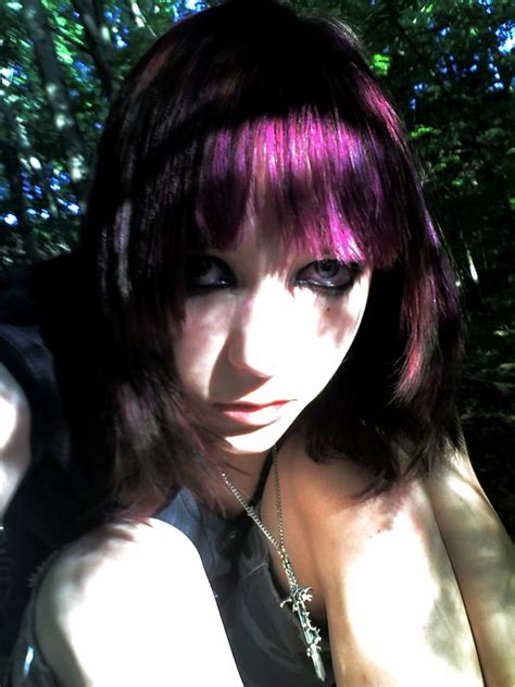 Emo Hairstyles For Girls: Purple EMo HairstYLes