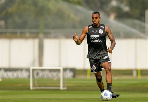 Corinthians contrata Carlos Miguel goleiro de 2 04 metros Gigante é