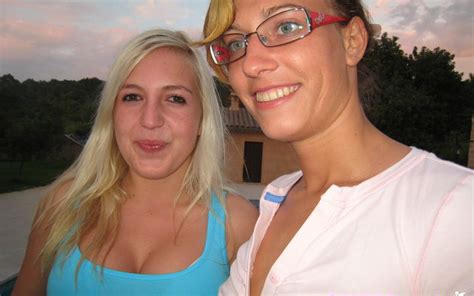 Les Meilleures Amies Doivent Pisser Real German Teen And Milf