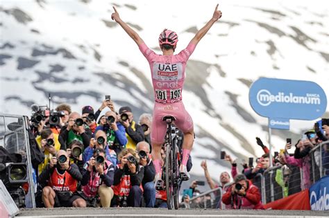 Giro D Italia 2024 Il Tifoso Che Aveva Spinto Tadej Pogacar Si Scusa