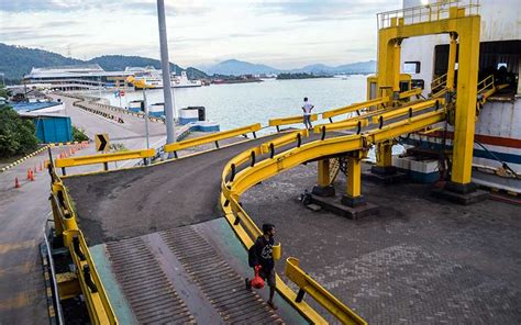 PELABUHAN MERAK SEPI PENUMPANG