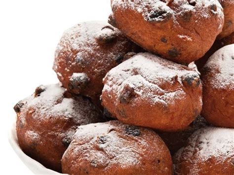 Verse Oliebollen Per Stuk Met Rozijnen Oliebollen Texel