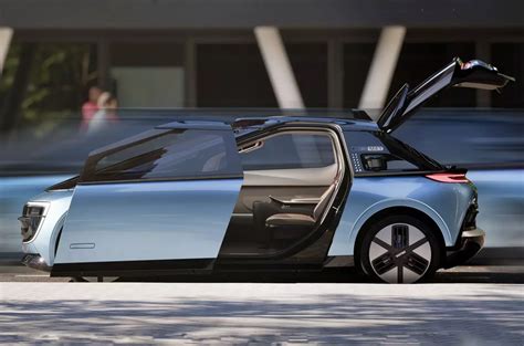 Создатель Bugatti построит такси