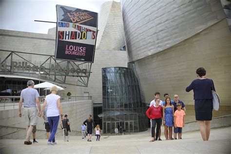 Los Educadores Del Guggenheim Convocados A Ocho D As De Huelga Entre