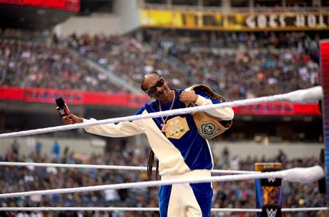 Snoop Dogg Drops The Peoples Elbow On The Miz At Wrestlemania 39