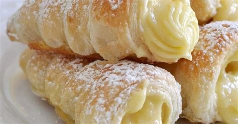 Italian Cream Stuffed Cannoncini Puff Pastry Horns The Best Recipe Options