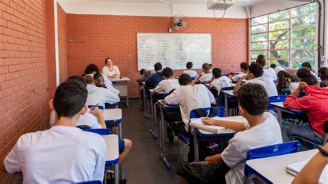 Prefeitura Proíbe O Uso De Celulares Em Salas De Aula Das Escolas