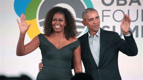 Michelle Obama reveals why she fell in love with Barack on 1st episode of her podcast - ABC News