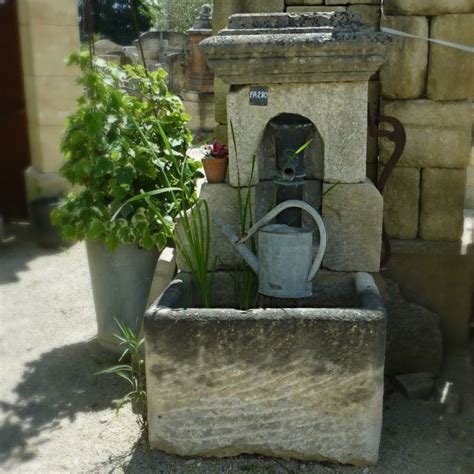 Petite Fontaine Murale Dot E D Un Bac Massif Et D Un Simple Fronton