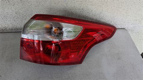 LAMPA TYLNA TYŁ PRAWA FORD FOCUS MK3 KOMBI za 200 zł z Leśna Allegro