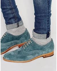 Comment porter des chaussures brogues en daim bleu canard après 50 ans