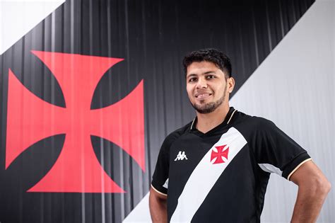 Robert Rojas Es Presentado En El Vasco Da Gama Trece